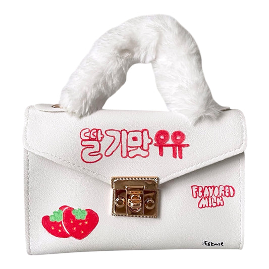 weicher plush kunstpelz Handtasche mit abnehmbarem Kettenriemen-handtasche-handbag-minibag-shoulderbag-white-cutebag-korean-strawberrymilk-design-goldchain-shoulderbag